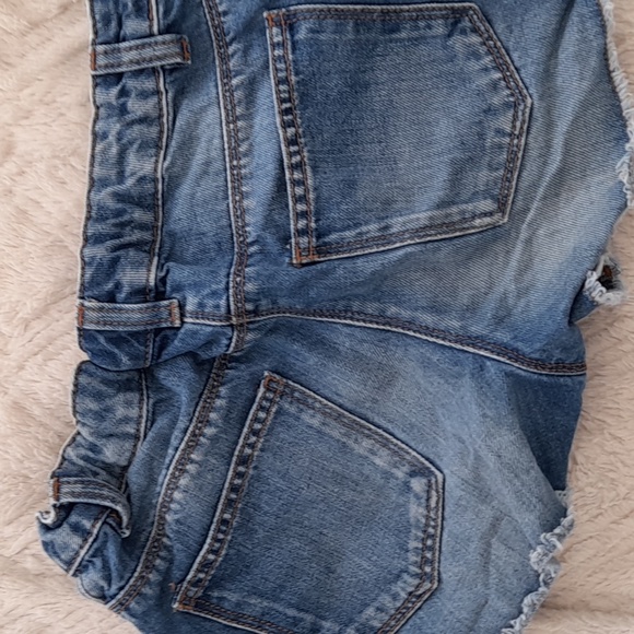 Authentic cut white snd blue denim shorts - Picture 3 of 3
